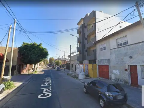 Cochera - 16mts2 totales - descubierta - Sarandi