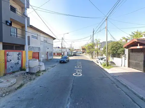 Cochera - 16mts2 totales - descubierta - Sarandi