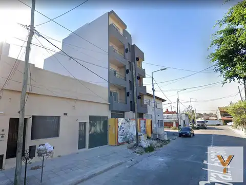 Cochera - 16mts2 totales - descubierta - Sarandi