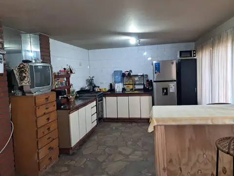 Casa 7 ambientes con 2 baños