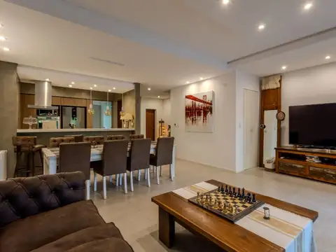 Casa 4 ambientes con 2 baños