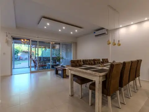 Casa en Venta con 1 cochera