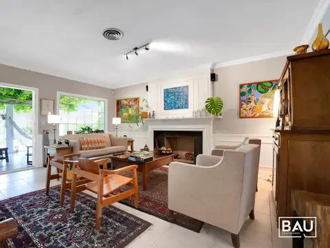 Casa en Venta con 3 cocheras
