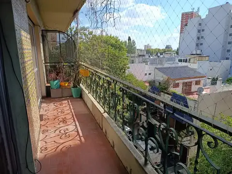 Alquiler Departamento 3 ambientes al frente con Balcón y Cochera Fija Velez Sarsfield