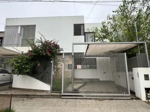 SE VENDE DUPLEX 3 DORMITORIOS URCA