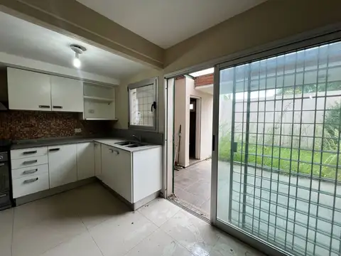 SE VENDE DUPLEX 3 DORMITORIOS URCA