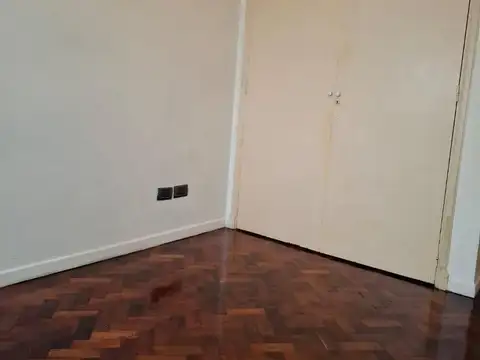Piso alto - dos ambientes luminosos al contrafrente