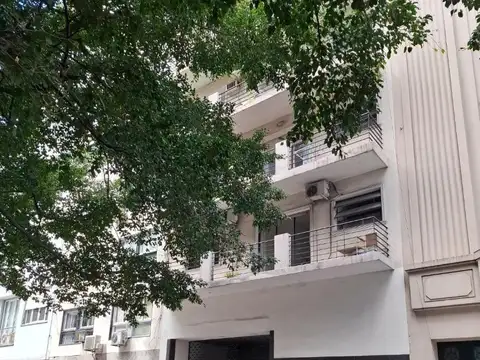 Piso alto - dos ambientes luminosos al contrafrente