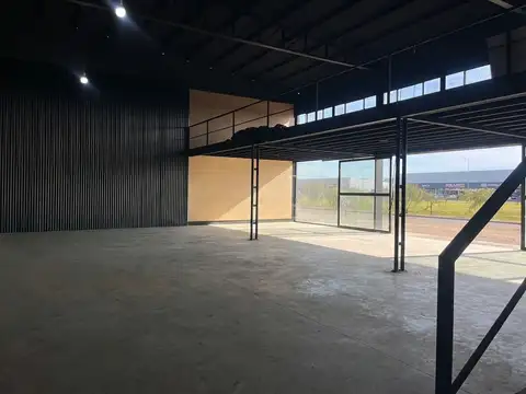 Local en Venta en Poeta Lugones, USD 780.000