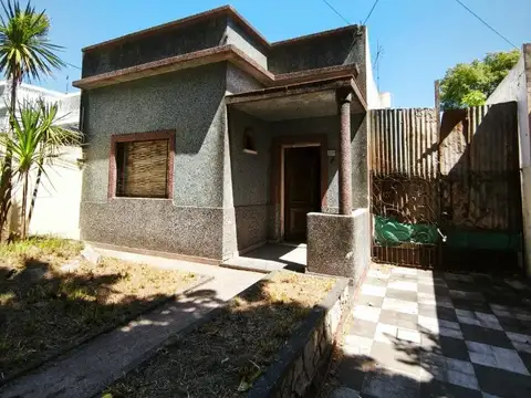 SE VENDE CASA DE TRES AMBIENTES
