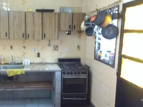 Casa 4 ambientes con 2 baños