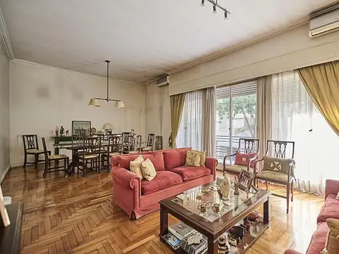 Excelente piso racionalista. Impecable. Recoleta