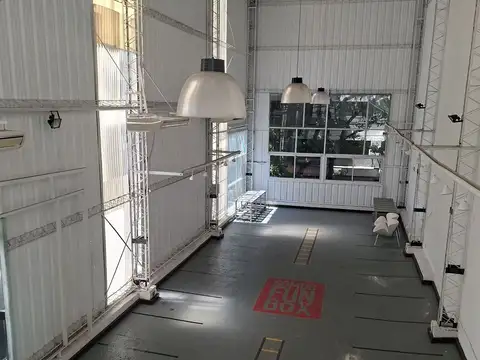 Arce 700 Excelente local planta libre 250 m2 cub y 150 de Tza en 1 piso