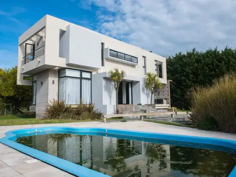 Casa en Alquiler Temporal en Carilo, $ 100