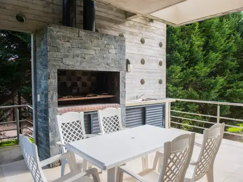 Casa en Alquiler Temporal con 2 cocheras