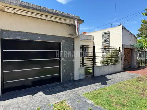 CASA 5 AMBIENTES, PARQUE, QUINCHO PARRILA Y COCHERA