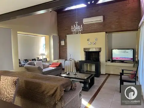 Casa 6 ambientes con 3 baños
