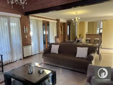 Casa en Venta con 2 cocheras