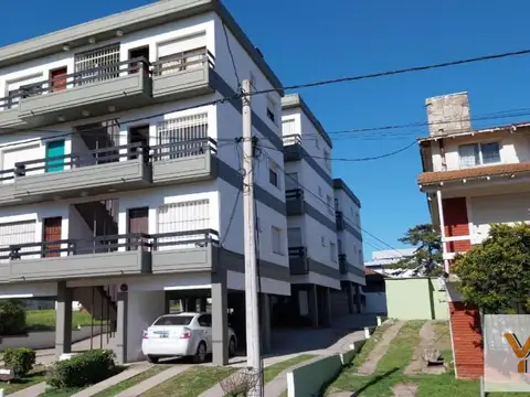 Paseo 144 e/ Avenida 1 y Avenida 2