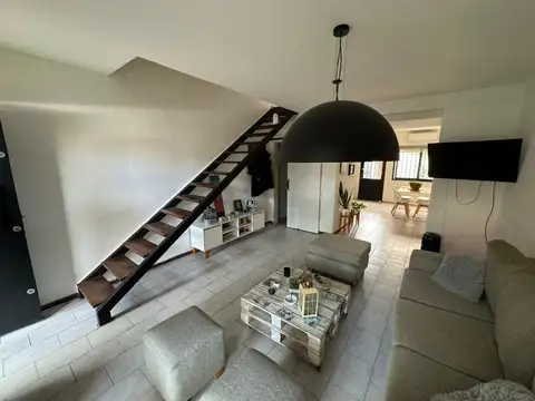 VENTA DUPLEX 4 AMBIENTES CON COCHERA EN ITUZAINGO