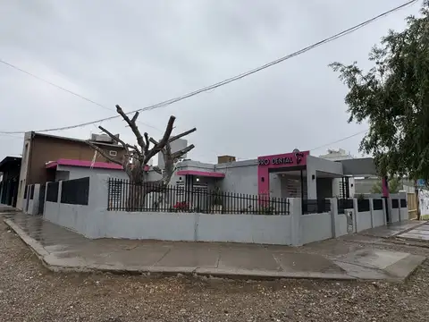 VENTA ESQUINA CENTRICA,  CASA 3 AMB + DEPTO 2 AMB,  EN EL CORAZON DE CALETA OLIVIA