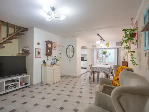 Depto Tipo Casa 3 ambientes con 2 baños
