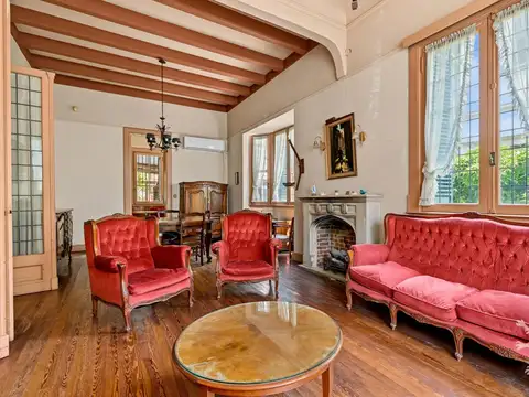 Casa 6 ambientes con 2 baños