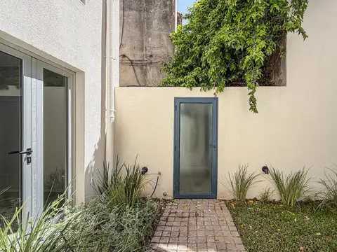 Casa de pasillo a estrenar de 3 dormitorios con jardín y terraza en zona río