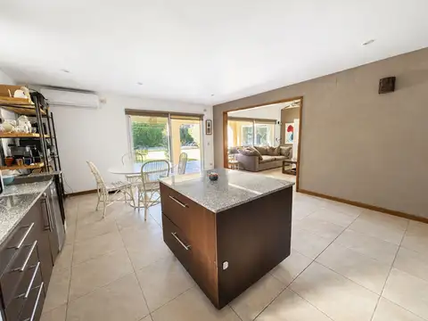 VENTA CASA 6 AMB C/DEP BARRIO CERRADO VILLA OLIVOS