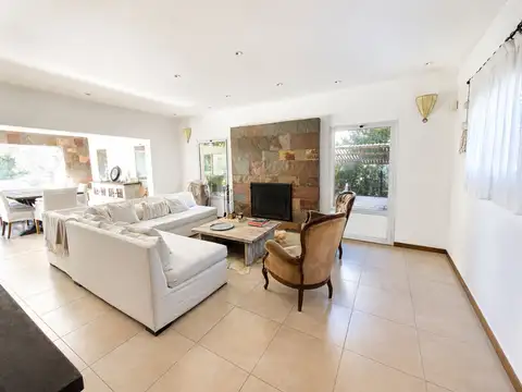 Casa en Venta en Garin, USD 365.000