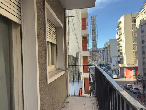 VENTA DEPARTAMENTO 3 AMB AL FRENTE CON DEPENDENCIA
