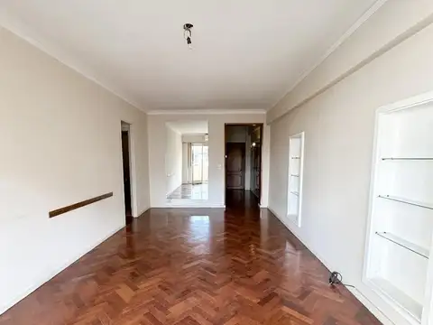 Departamento 5 amb. con balcón al contrafrente