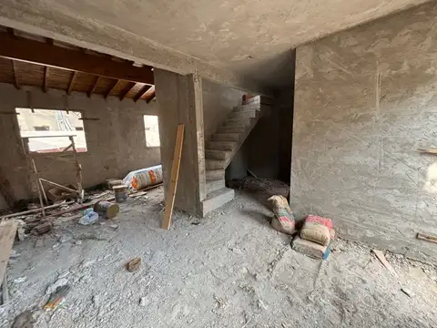 Casa 4 ambientes con 2 baños