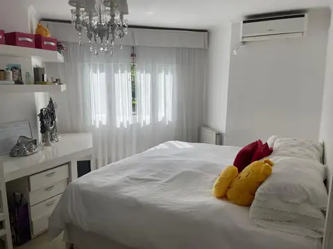 Casa 4 ambientes con 5 baños