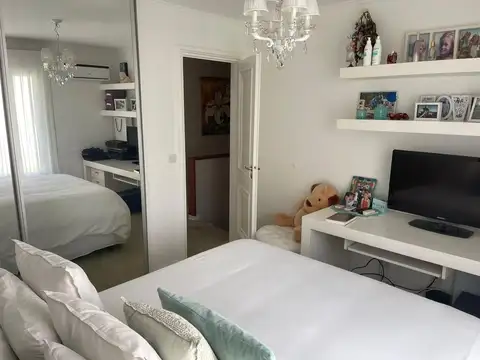 Casa en Alquiler con 7 cocheras