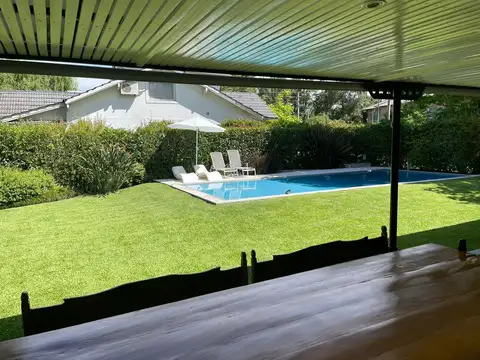 Casa 4 ambientes con 5 baños