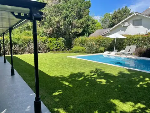 Casa en Alquiler con 7 cocheras