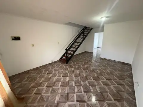 Departamento en Alquiler en Sarandi, $ 900.000