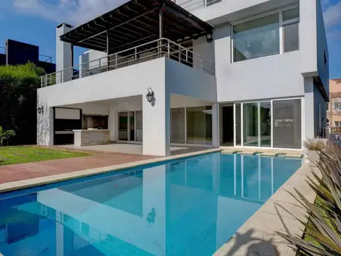 VENTA CASA NORDELTA - Barrio El Yacht ESCRITURABLE