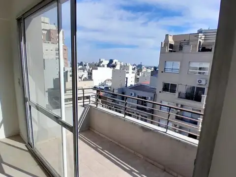 Alquiler 2 amb en Villa Urquiza, piso alto, sol