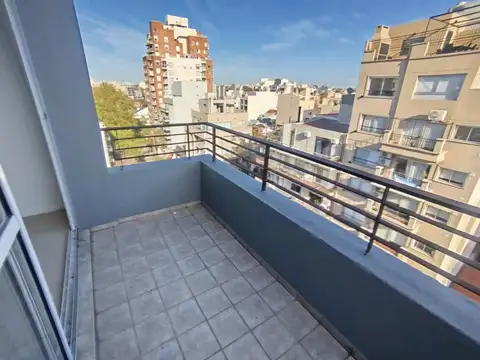 Alquiler 2 amb en Villa Urquiza, piso alto, sol