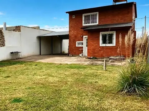 Casa en Venta con 2 cocheras