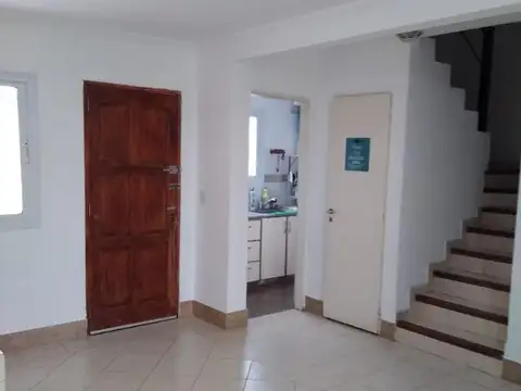 VENTA DUPLEX 3 AMBIENTES A RECICLAR CON COCHERA EN ESCOBAR