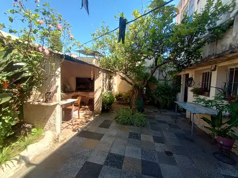 MULTIFAMILIA. 2 CASAS (1 EN PLANTA ALTA Y LA OTRA EN PLANTA BAJA) DE 3 AMBIENTES C/UNA. OPORTUNIDAD