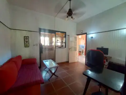 Casa 6 ambientes con 2 baños