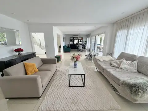 Casa 5 ambientes con 5 baños