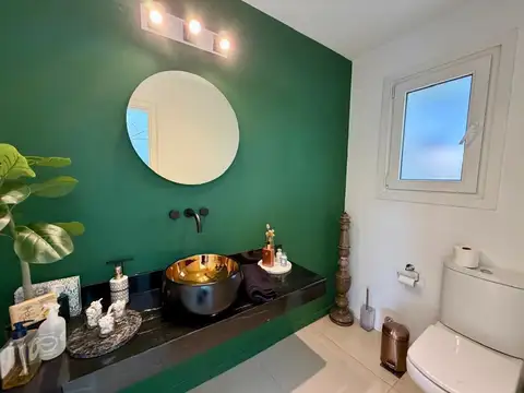 Casa en Alquiler con 2 cocheras