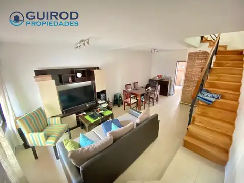 Casa 4 ambientes con 2 baños