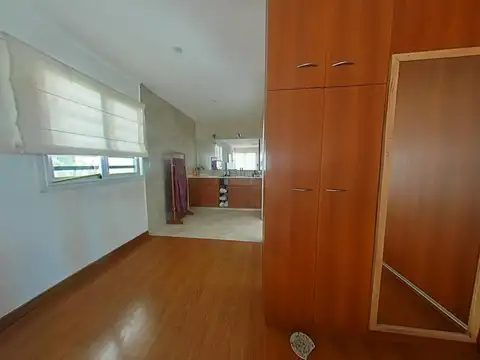 Casa 7 ambientes con 4 baños