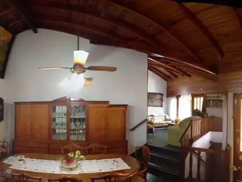 Casa 5 ambientes con 2 baños